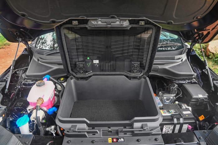 Kia Carens Clavis EV frunk 